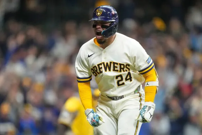 Brewers Beat Padres 3-2 on Roof Catch in NLDS Game 1