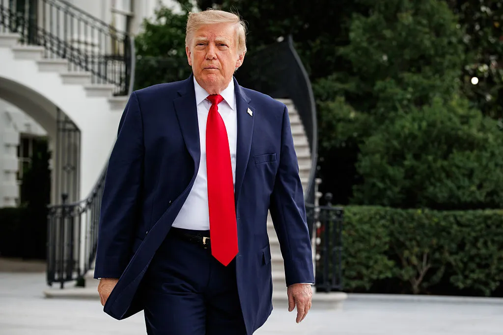 Trump, 810 milyon dolarlık fon kesintisi için 'cebeci veto' kullandı