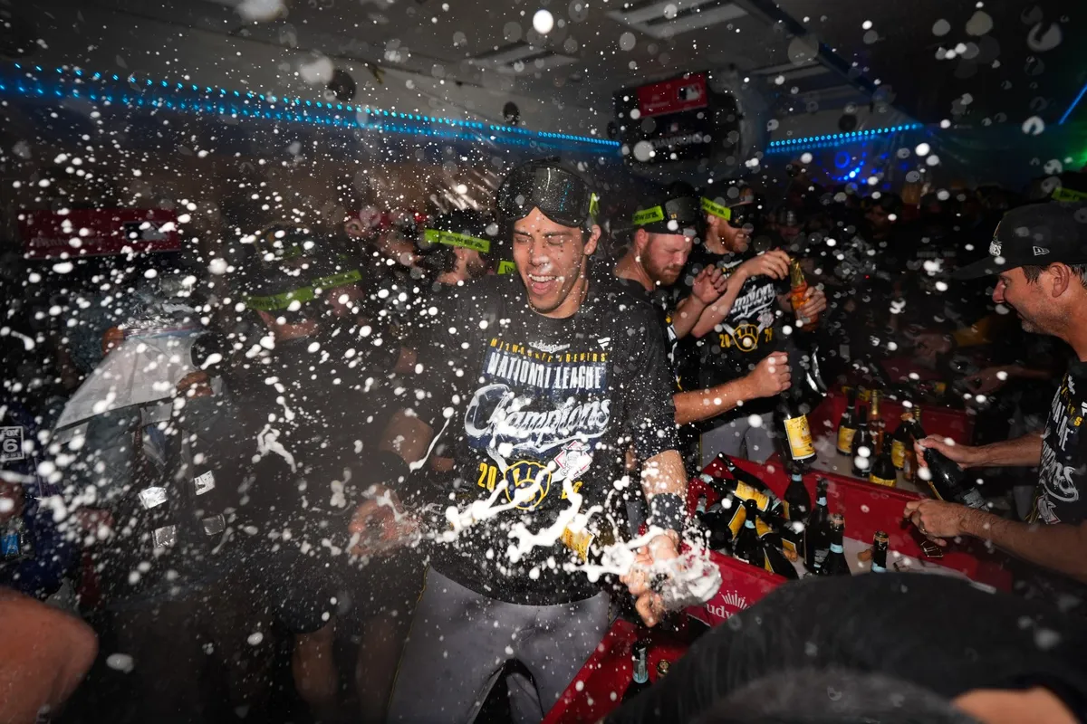 Brewers 44 yıl sonra Dünya Serisi'ne çıktı, Bucks maç saatini değiştirdi