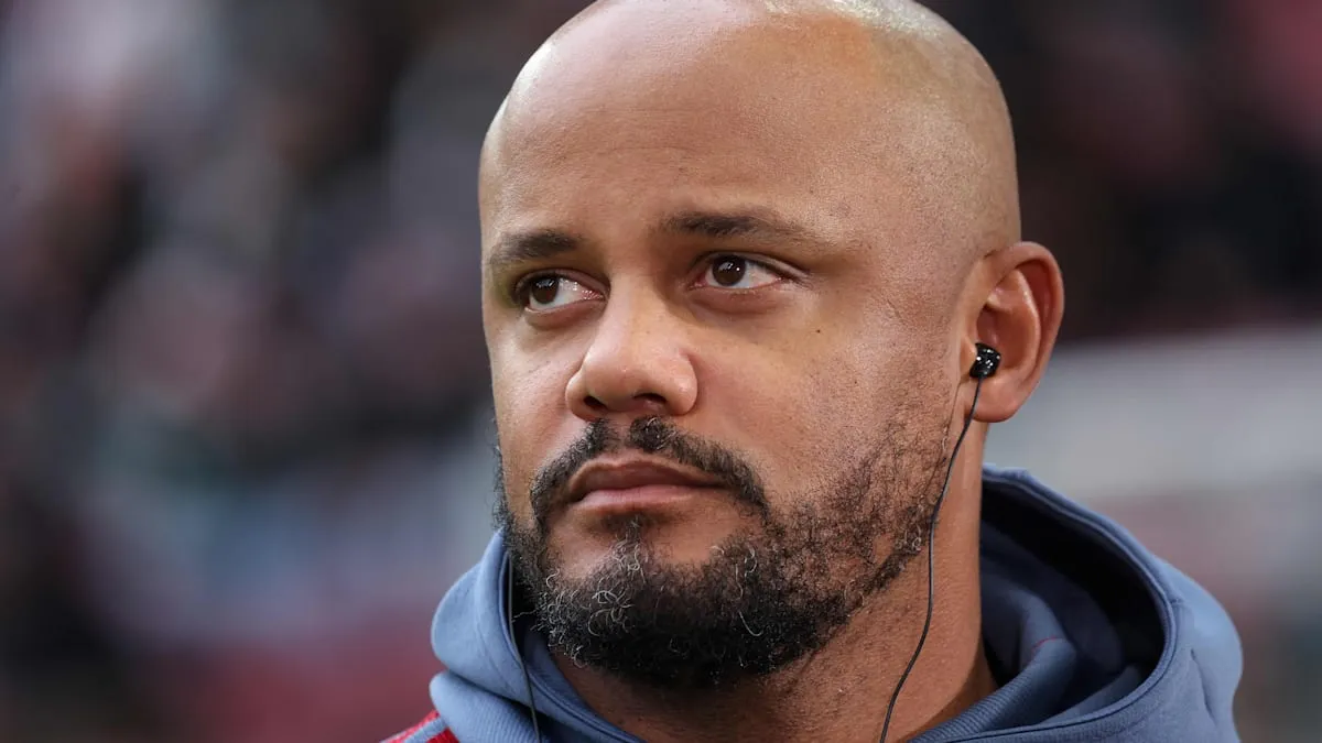 Bayern antrenörü Kompany saha üzerinde bayıldı, haftalarca saha dışı kalacak
