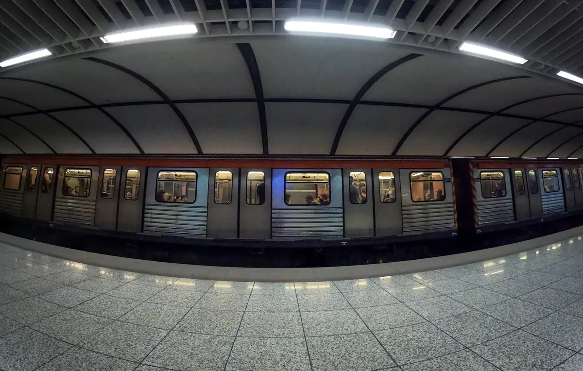 Atina Metrosu 3. Hat'ta üç istasyon 21:40'ta kapanıyor