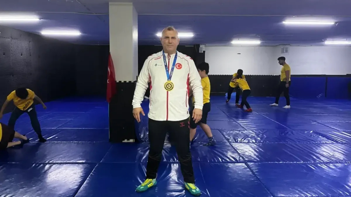 Fabrika itfaisi Nazmi Kahveciler Amman'da dünya şampiyonu oldu
