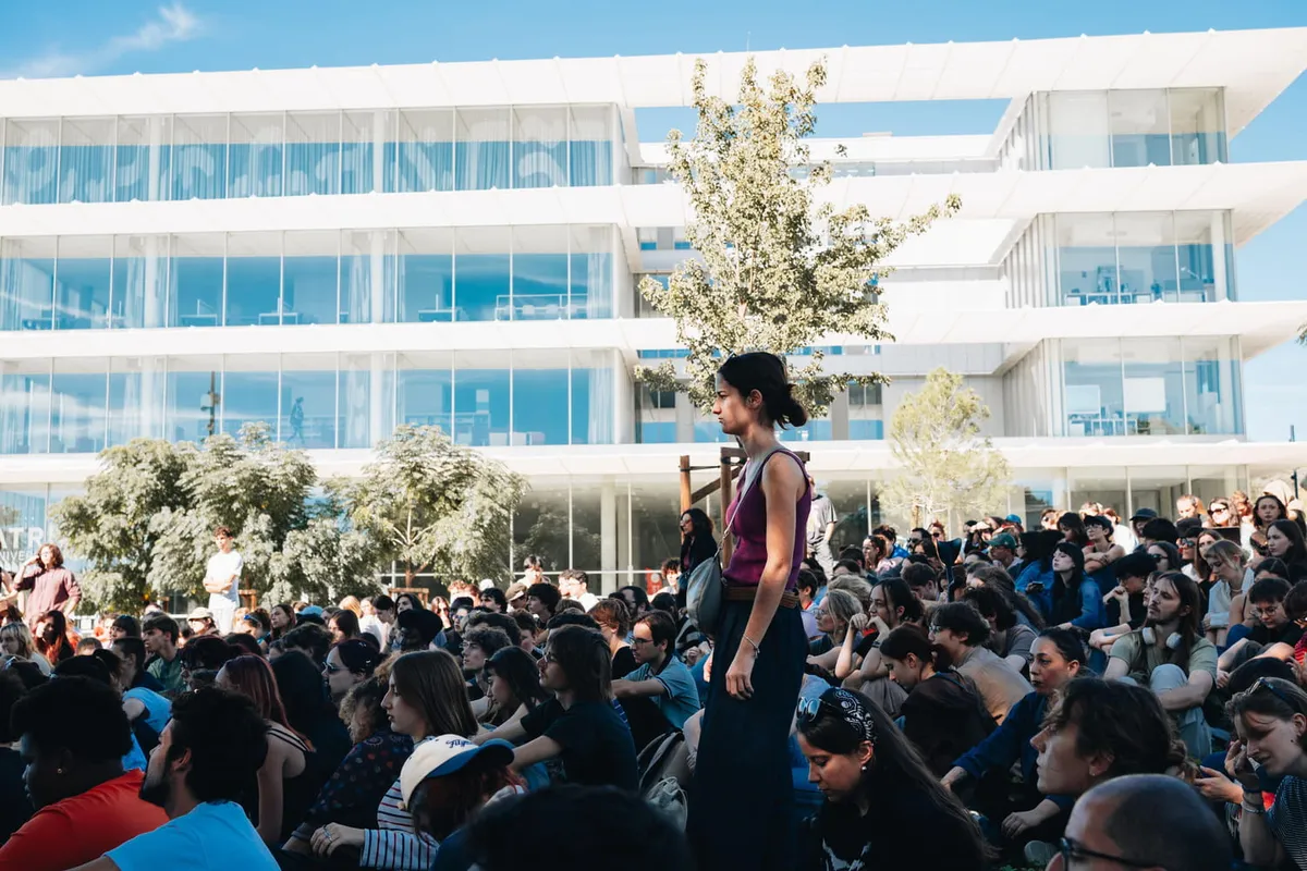 Student Minister Talks Fail as School Blockades Persist