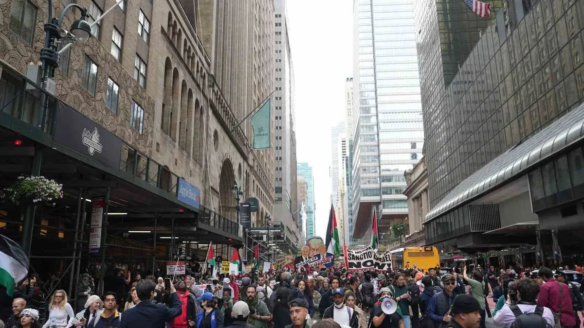Thousands Protest Netanyahu at UN Headquarters in New York