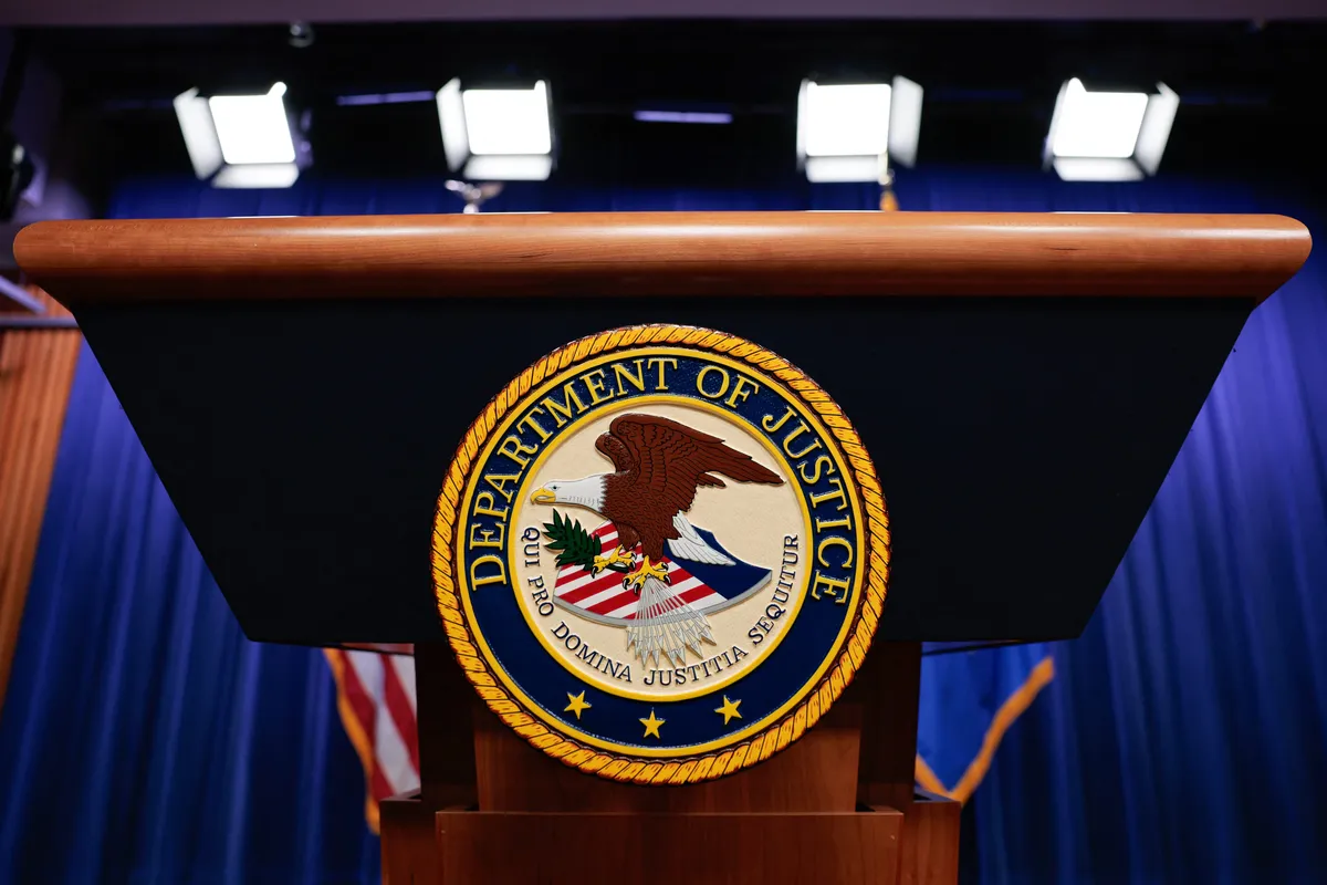 Collins'e yönelik ödeme karşılığı suçlamaları ve FBI soruşturması gündemde